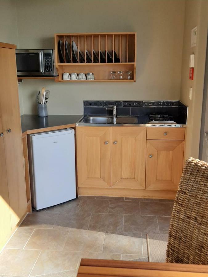 אופוטיקי Ohiwa Beach Apartments/ Motel מראה חיצוני תמונה